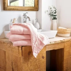 Asciugamano da bagno in garza di cotone (90 x 150 cm) Gaia Pesca Rosa