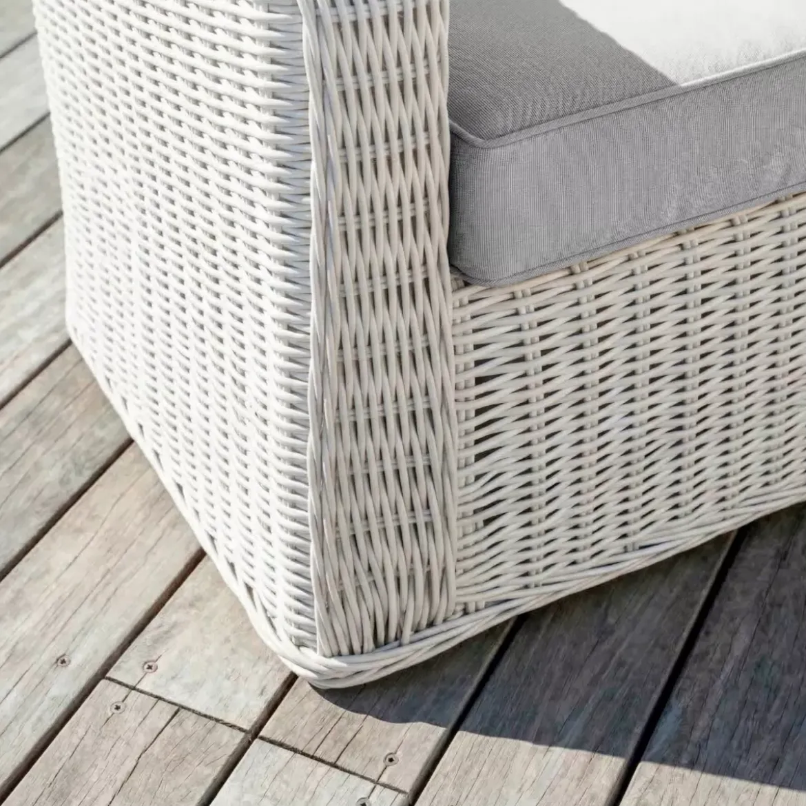 Divano da giardino in resina intrecciata 2 posti Calvi Bianco e grigio chiaro