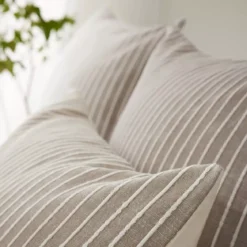 Federa rettangolare reversibile in cotone testurizzato e percale (50 x 70 cm) Alice Ecru