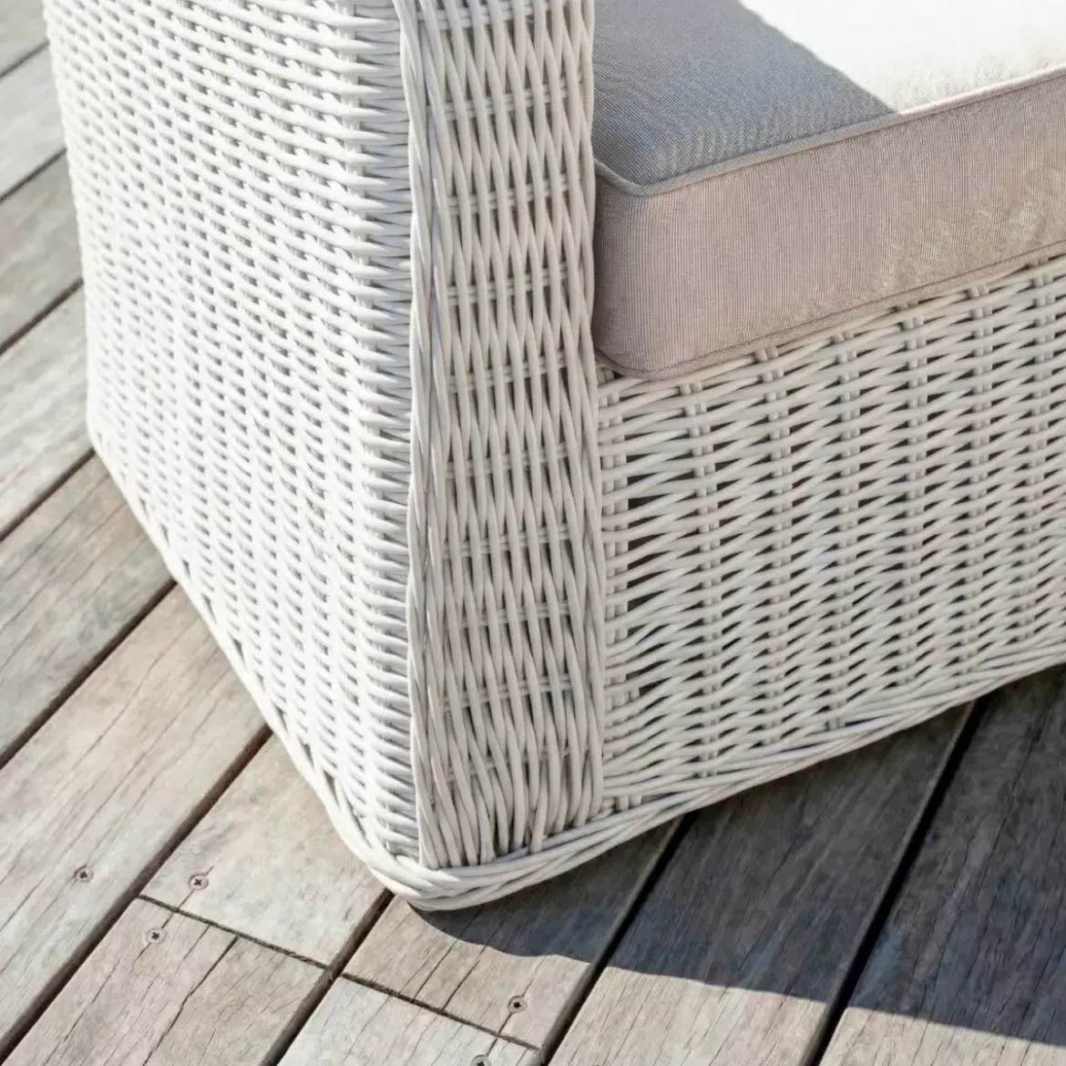 Salotto da giardino in resina intrecciata 7 posti 5 pezzi Calvi Bianco e tortora