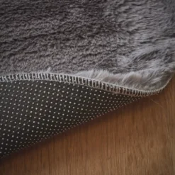 Tappeto rotondo in finta pelliccia (80 cm) Finn Grigio antracite